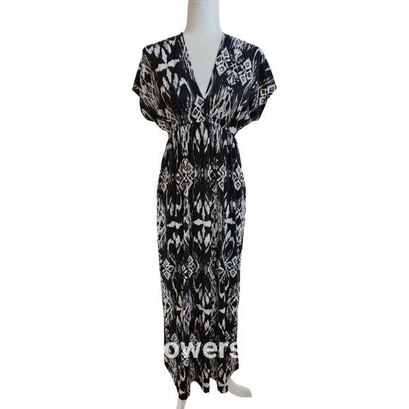 BONGO Dresses & Skirts - Bongo Black & White Maxi Dress w Lace Back